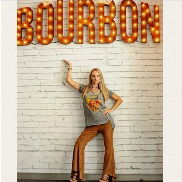 Desert Vibes Graphic Tee - Picture 4 of 5